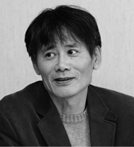 金 南 一 소설가, 실천문학사 대표이 사. 소설집 『세상의 어떤 아 침』 『산을 내려가는 법』, 장편 소설 『청년일기』 『천재토끼 차상문』 등이 있음.