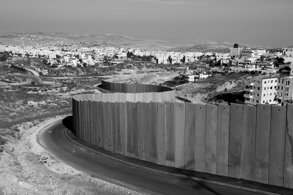 서안지구 내 이스라엘인과 팔레스타인인 거주지를 분리하는 장벽